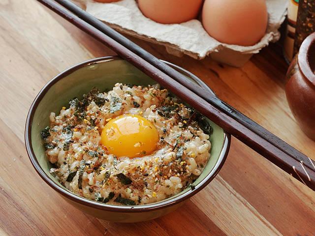 Cơm trứng sống với xì dầu, món ăn tưởng kinh khủng nhưng người Nhật lại nghiện ăn