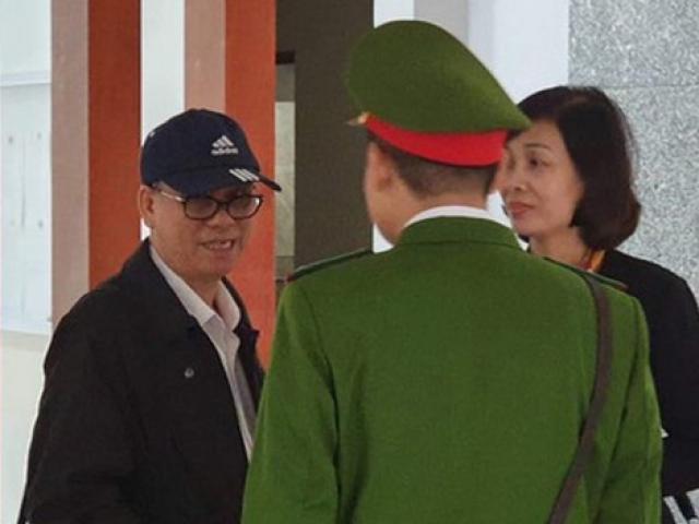Nguyên chủ tịch Đà Nẵng Trần Văn Minh đeo kính, đội mũ lưỡi trai tới tòa
