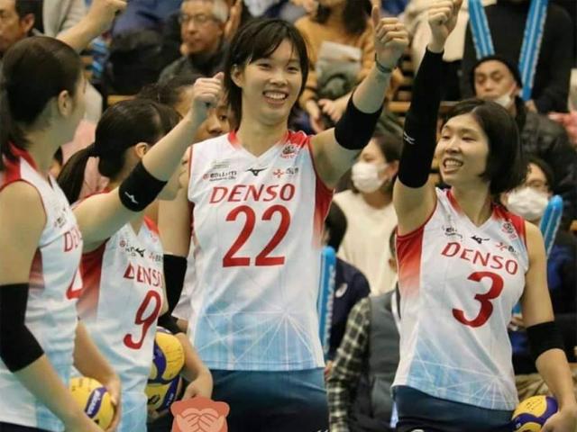 Thanh Thúy 1m93 tung hoành bóng chuyền nữ Nhật Bản: Bật cao ghi điểm liên tiếp
