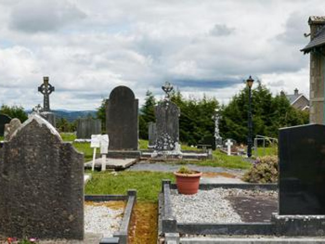 Kỳ bí huyệt mộ chữa bệnh tại Bắc Ireland