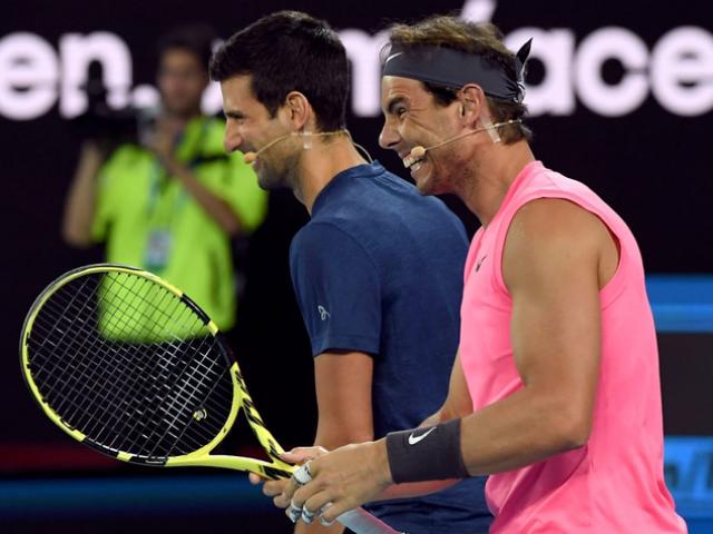 Nadal bỗng dưng giơ ”ngón tay thối” với Djokovic ở Australian Open