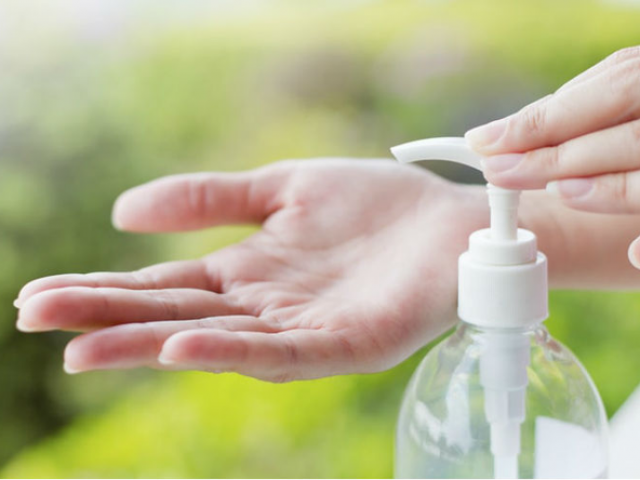 Tăng nguy cơ lây nhiễm Covid - 19 khi dùng nước rửa tay sát khuẩn ”rởm”
