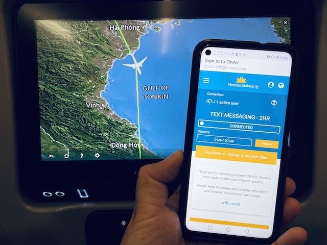 How to access the internet, surf Facebook on the plane at an altitude of 10,000m