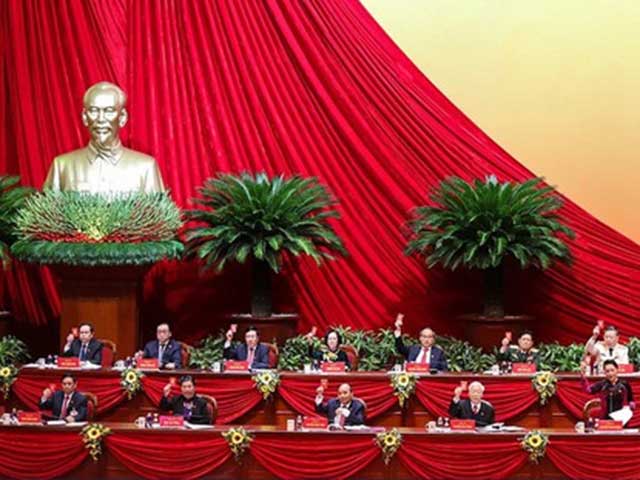 Bầu 16 Uỷ viên Bộ Chính trị và Chủ tịch MTTQVN vào Đoàn Chủ tịch Đại hội