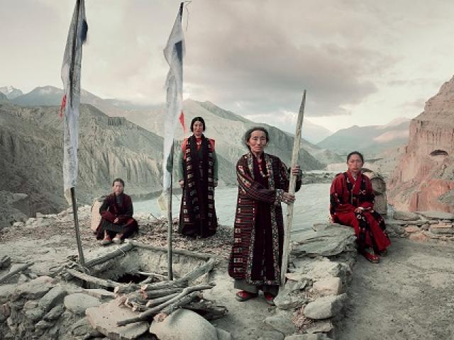 Bộ lạc Tây Tạng có truyền thống anh em lấy chung một vợ