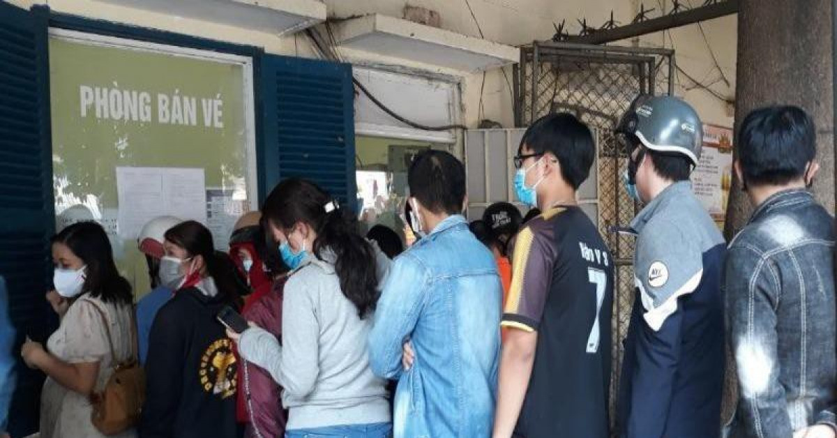 Bình Dương: Người dân đổ xô ra ga tàu hỏa trả vé vì COVID-19