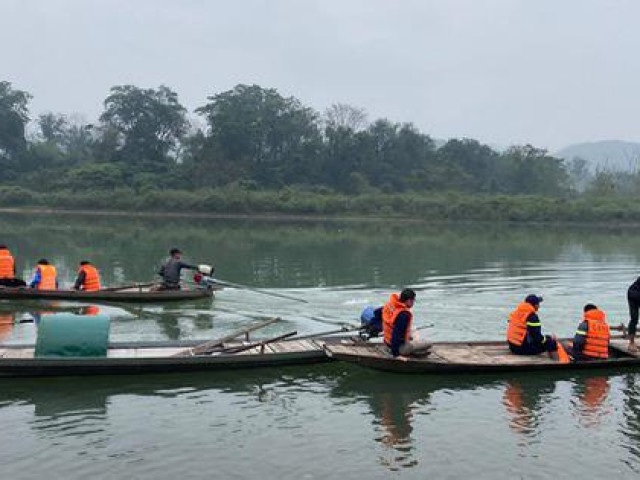 Tìm kiếm thầy hiệu trưởng nghi nhảy cầu tự tử