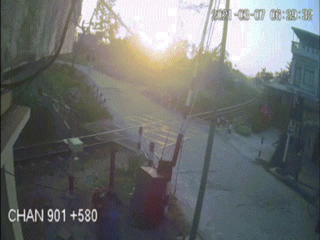 Hé lộ nguyên nhân vụ tàu hỏa tông ôtô làm 3 người thương vong ở Quảng Ngãi