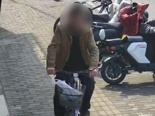 Bị bắt vì trộm xe đạp, người đàn ông không ngờ được hội ngộ gia đình sau 30 năm xa cách