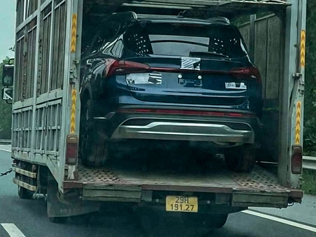 Thêm loạt xe Hyundai SantaFe bản nâng cấp bị bắt gặp trên xe thớt tại Hà Nội