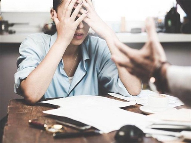 Xem ảnh gia đình bạn trai của con gái, mẹ kiên quyết bắt chia tay lập tức