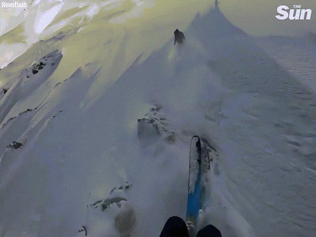 Video: Đang trượt tuyết gặp ngay tuyết lở, thanh niên bị ”chôn sống” và màn giải cứu nghẹt thở
