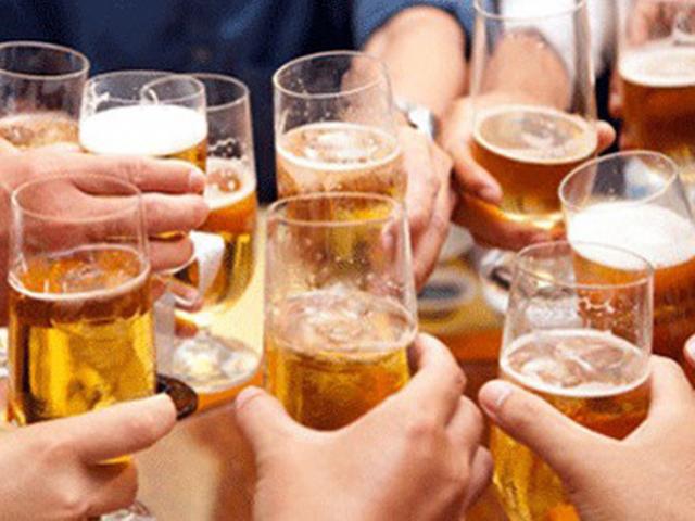 Tết khó tránh việc uống rượu bia, nhưng phải biết những điều này để tránh ngộ độc rượu