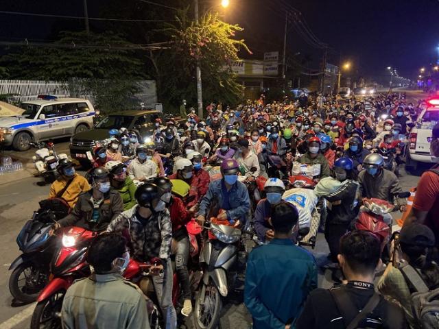Cú sốc Covid-19 tại Việt Nam: Hơn 2,2 triệu lao động bỏ phố về quê