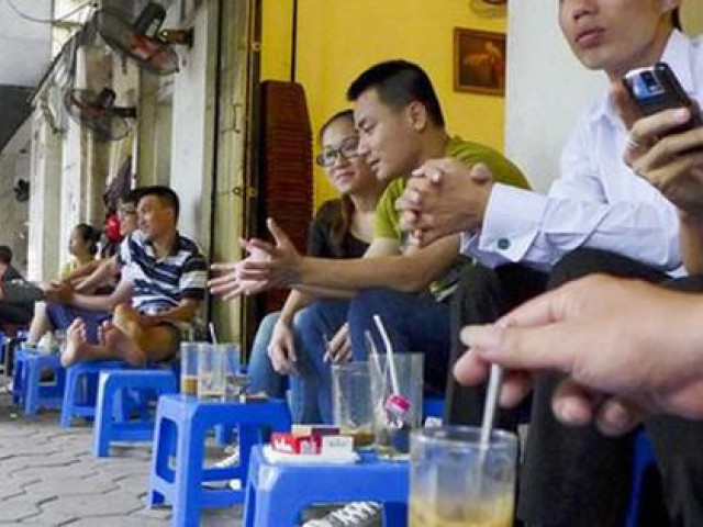 Hàng ăn uống nhiều phường ở trung tâm Hà Nội được bán hàng tại chỗ