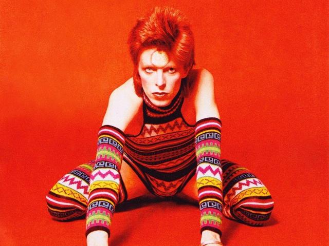 Những phong cách độc đáo của David Bowie đang trở lại năm 2022