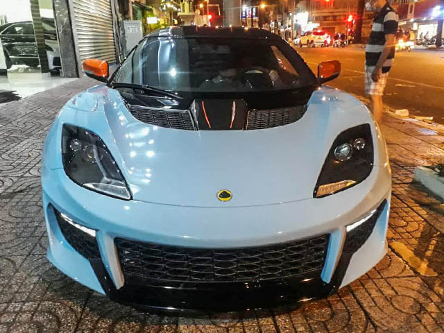 Hàng độc Lotus Evora GT xuất hiện trên đường phố Việt