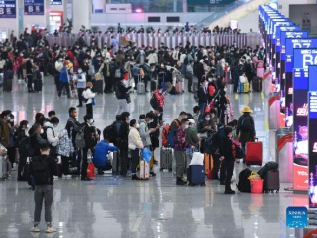 Loạt ảnh ngày đầu tiên trong đợt di cư lớn nhất thế giới ở Trung Quốc