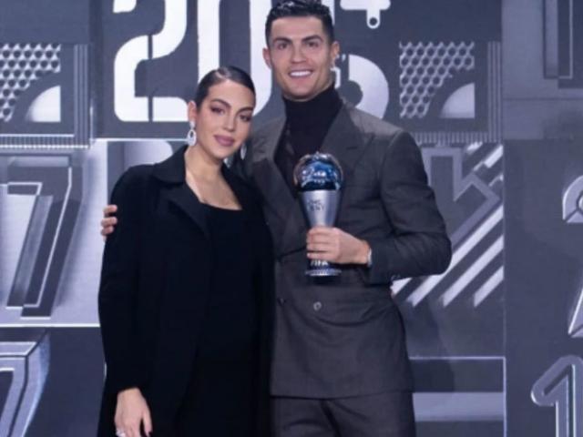 Sốc: Bồ xinh của Ronaldo bị người thân tố vô ơn, hé lộ chuyện động... 6 Ronaldo gọi bạn gái là vợ, fan nghi CR7 đã kết hôn người đẹp 3 con