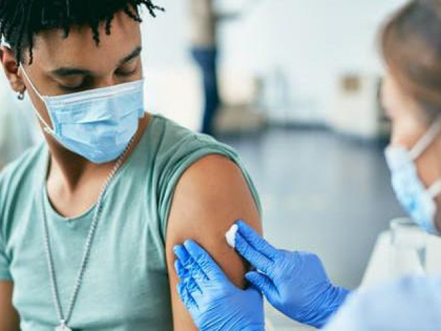 Mắc COVID-19 gây nguy cơ rủi ro cho tim hơn việc tiêm vắc-xin