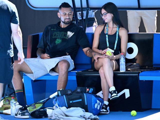 Kyrgios turns the Australian Open like a 'market', cuddling with his girlfriend on the field