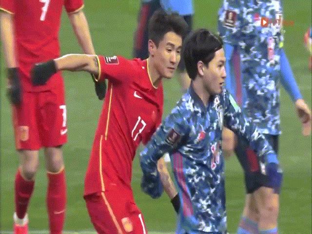 SAO Liverpool Minamino đòi ”tẩn” cầu thủ Trung Quốc ở vòng loại World Cup