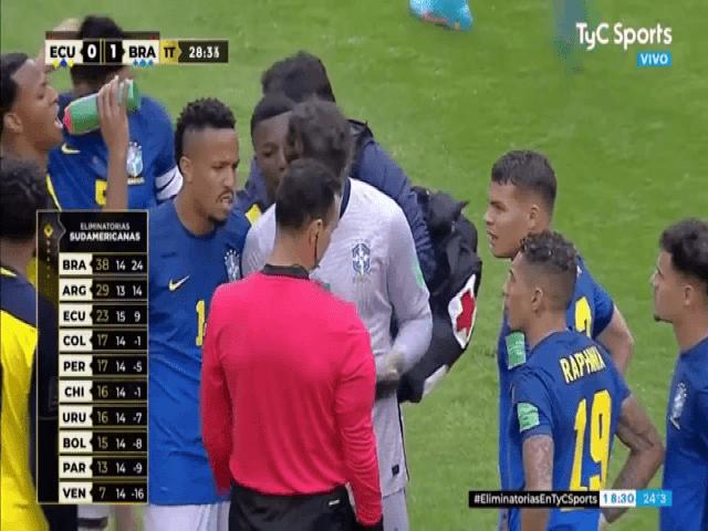 Video bóng đá Ecuador - Brazil: 2 thẻ đỏ & 3 lần ”bẻ còi” gây choáng (Vòng loại World Cup)