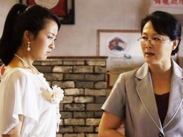 Vượt hàng trăm cây số về Tết mẹ chồng, con dâu sốc nặng trước đòi hỏi ”lì xì” của bà