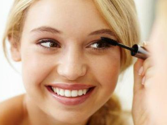 Mách bạn tips trang điểm lâu trôi, rạng rỡ cả ngày