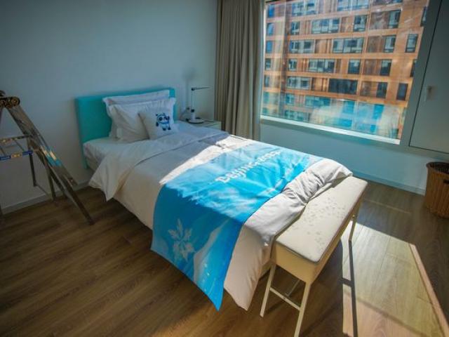 Love story at the Winter Olympics: The bed is very modern, still giving out condoms