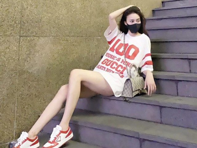 Ninh Dương Lan Ngọc mặc ”giấu quần” xuống phố, trẻ trung nhí nhảnh như nữ sinh