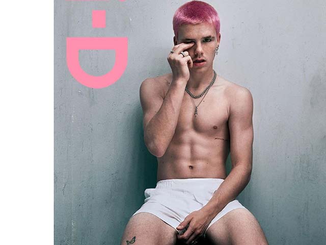 Quý tử 17 tuổi nhà David Beckham gây sốt vì body như tượng trên bìa tạp chí
