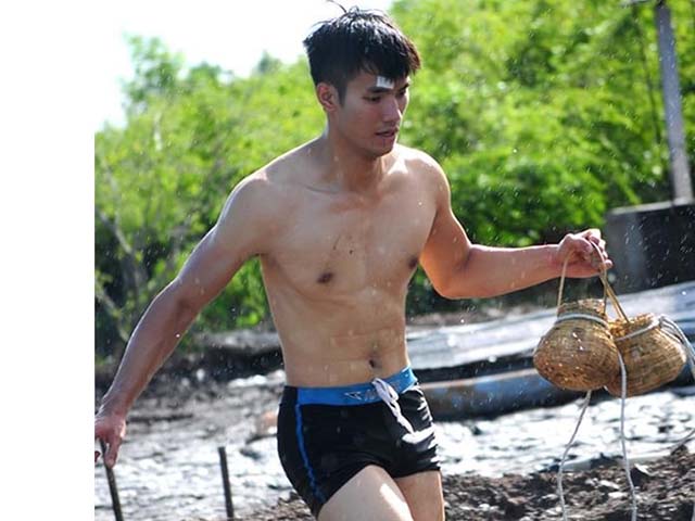 ”Giám đốc đẹp trai nhưng lăng nhăng” khoe body chuẩn mẫu khiến chị em ”phát cuồng”