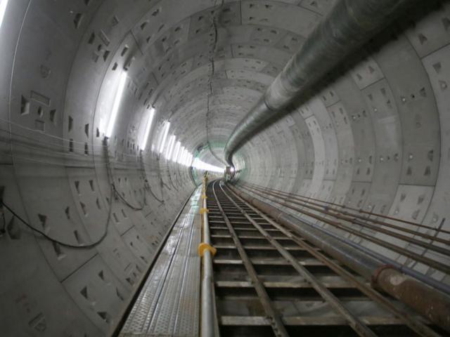 Robot “quái vật” xuyên lòng đất ở Sài Gòn, hoàn thành đường hầm thứ 2 của tuyến metro