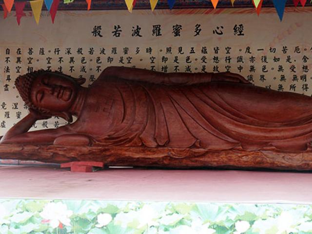 Little known about the largest floating wooden Buddha statue in Vietnam