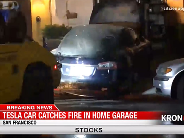 Tesla Model S bỗng dưng bốc cháy trong nhà xe lúc nửa đêm