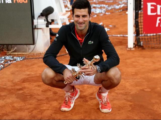 Djokovic bắt kịp Federer và Vua Masters Nadal, bị đối thủ tố ”tiểu nhân”
