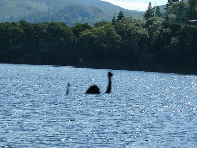 Phát hiện quái vật hồ Loch Ness bất ngờ nổi lên mặt hồ trong 1 phút