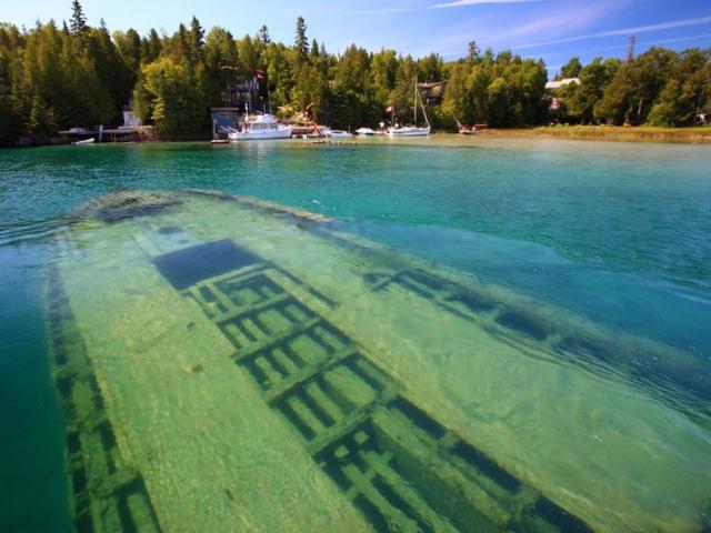 Khám phá hồ nước bí ẩn chứa xác 1.000 con tàu đắm ở Canada
