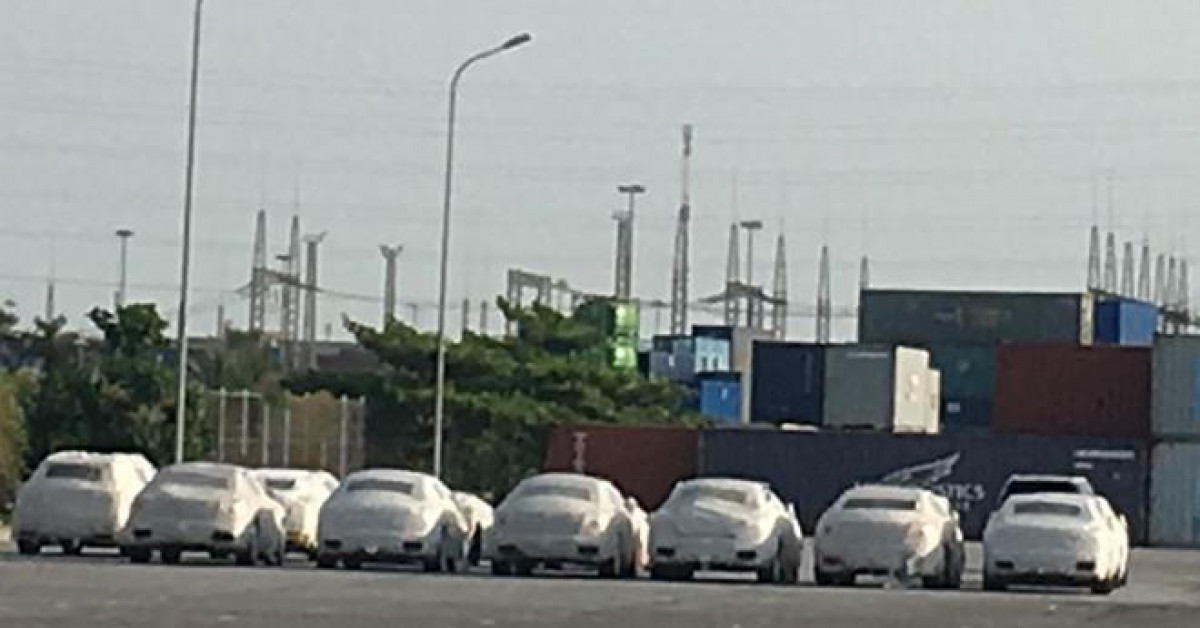 Siêu xe Ferrari, hàng chục ôtô Nissan bị 'bỏ quên' ở cảng Hải Phòng