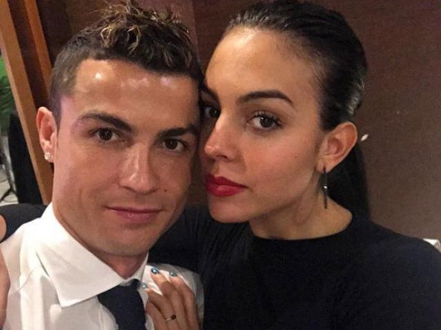 Fitness superstar with beauties: Ronaldo relaxes, Rakitic practices a strange posture