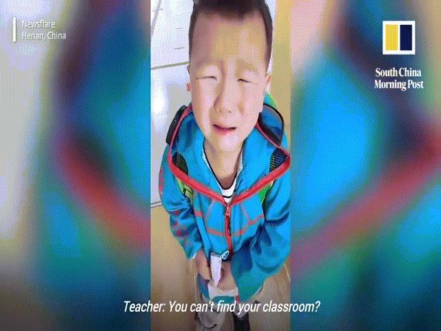 Cậu bé khóc nấc vì quên lớp, quên cả cô giáo sau cách ly