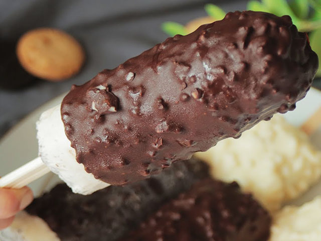 VIDEO: 2 cách làm kem chỉ với nguyên liệu là bánh Oreo và sữa