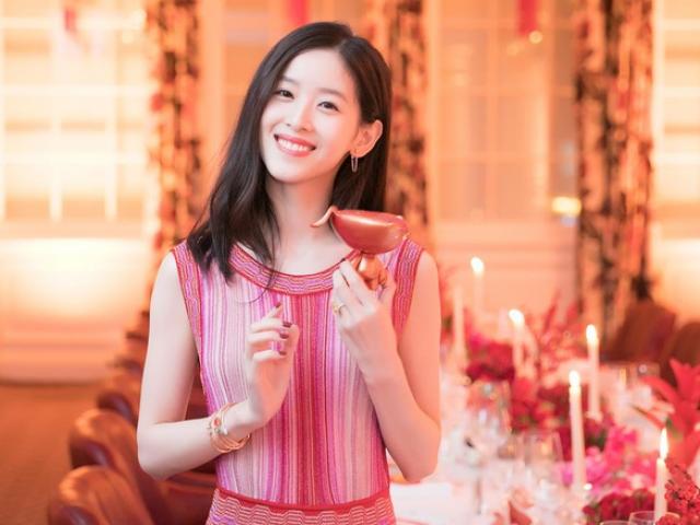 ”Hot girl trà sữa” thành tỷ phú trẻ nhất Trung Quốc bất chấp bê bối tình dục của chồng đại gia