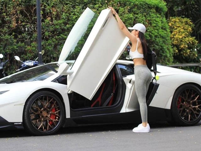 Cô gái Việt có Lamborghini Aventador chục tỷ: Body chuẩn dân gym, chụp lén ”dìm không chìm”