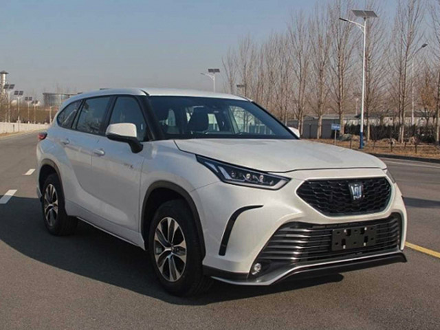 Xe sang Toyota Crown sắp có thêm biến thể SUV