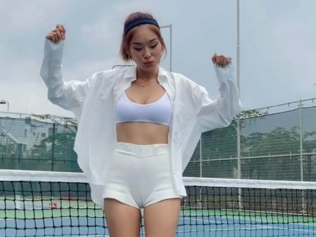 Quay video thay đồ, “tiểu thư nhà giàu Việt” gặp lỗi vô ý vì quần chẽn ngắn