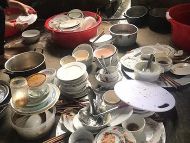 Về ra mắt, con dâu tương lai xung phong rửa mấy mâm bát ngỡ ngàng bởi câu nói của mẹ chồng!