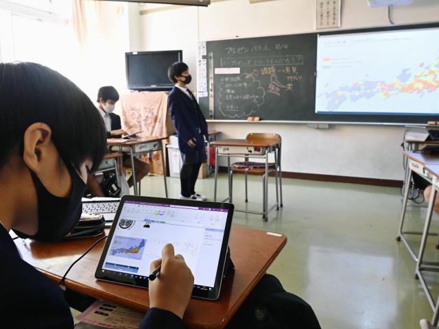 Nhật Bản: Học sinh trung học nhiều nơi được yêu cầu phải mua Ipad đời mới