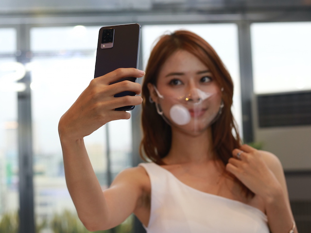 Vivo V21 5G có camera selfie